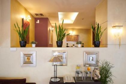 Crystal City Hotel - image 9