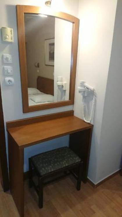 Economy Hotel - image 9