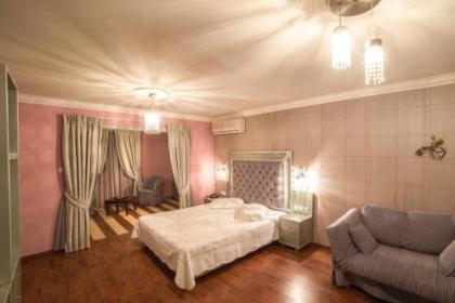Delphi Art Hotel - image 2