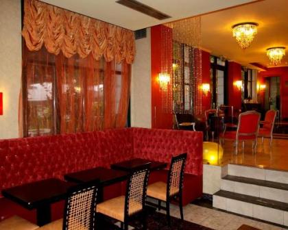 Delphi Art Hotel - image 7