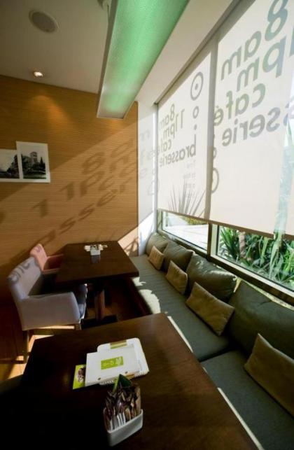 Athinais Hotel - image 2