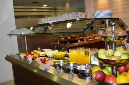 Athinais Hotel - image 4
