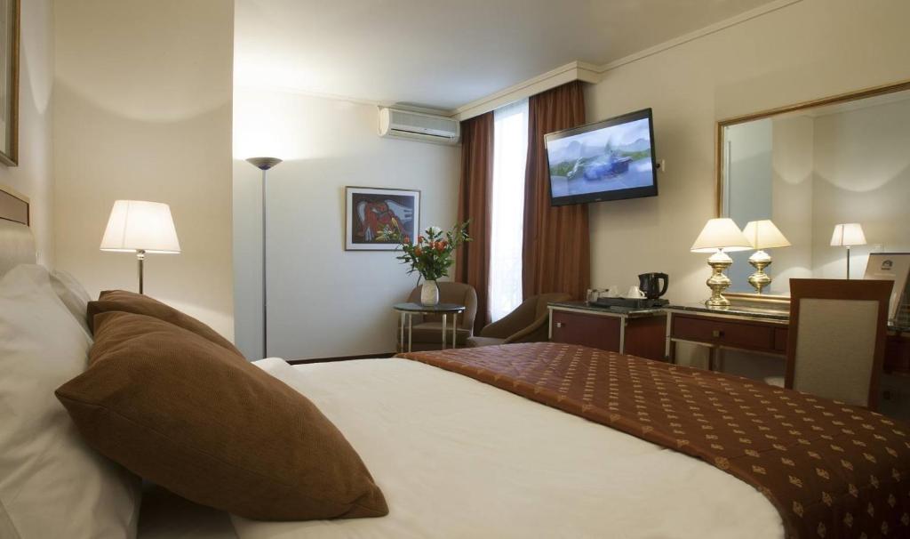 Ilisia Hotel - image 4