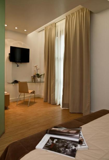Chic Hotel - image 10