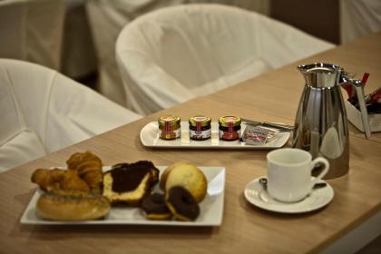 Chic Hotel - image 11
