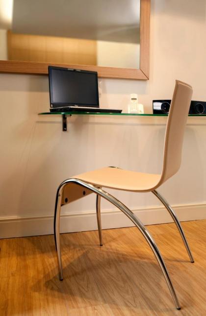 Chic Hotel - image 17
