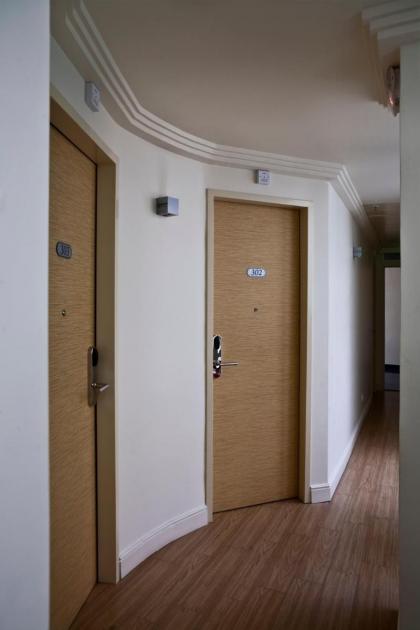 Chic Hotel - image 18