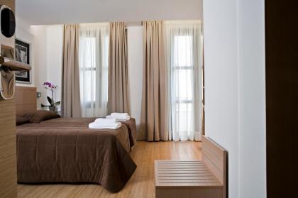 Chic Hotel - image 6