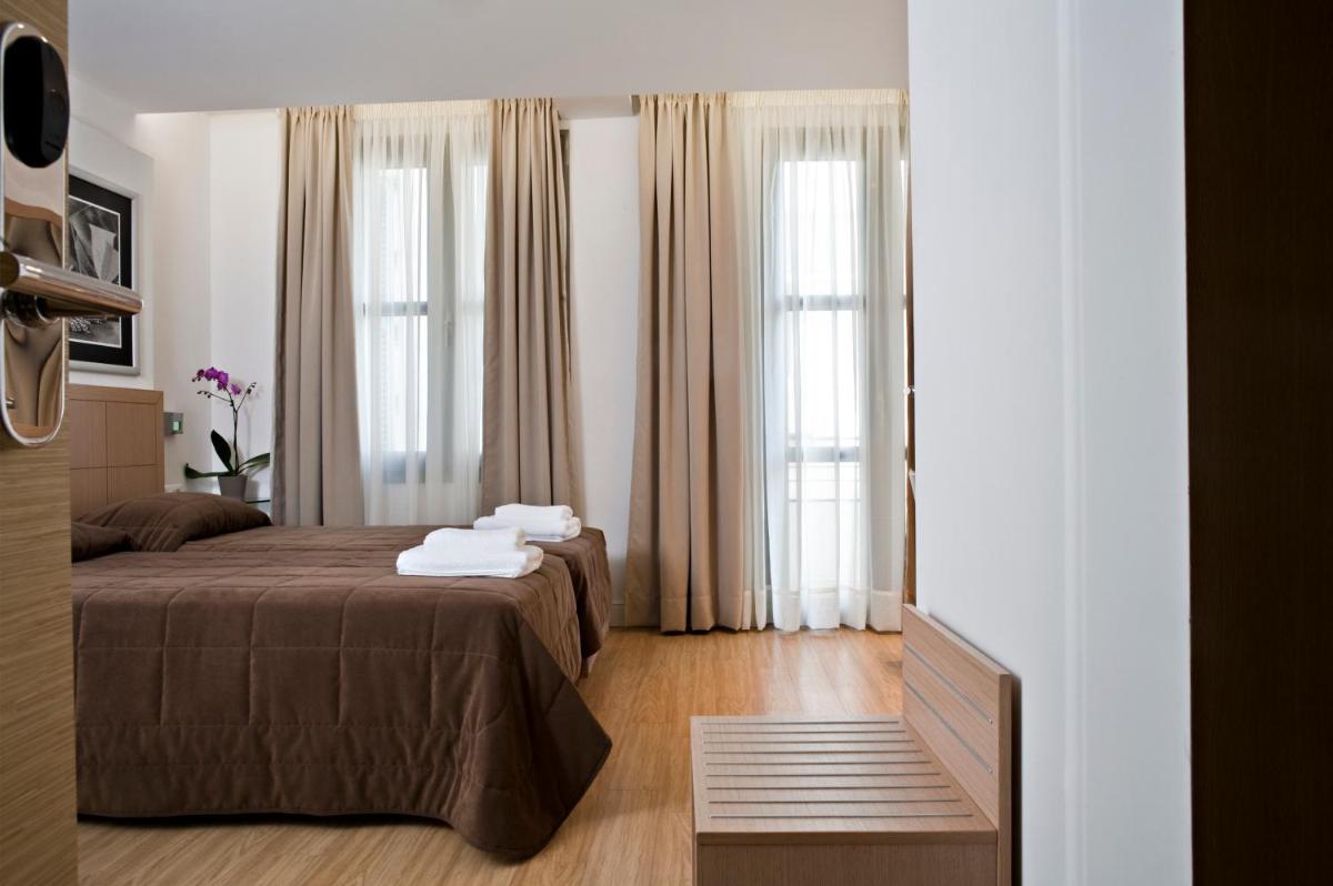 Chic Hotel - image 6