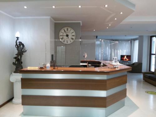 Omiros Hotel - image 3
