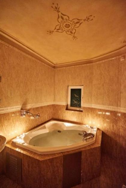 Exis Hotel - image 4