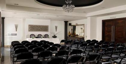 Best Western Plus Embassy Hotel - image 16
