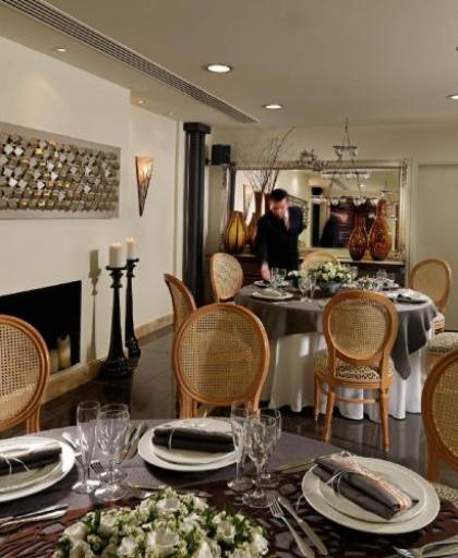 Best Western Plus Embassy Hotel - image 20
