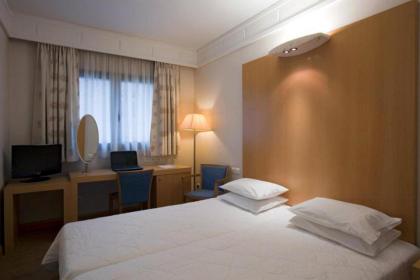 Central Hotel - image 11