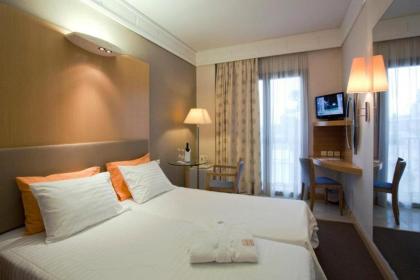 Central Hotel - image 15