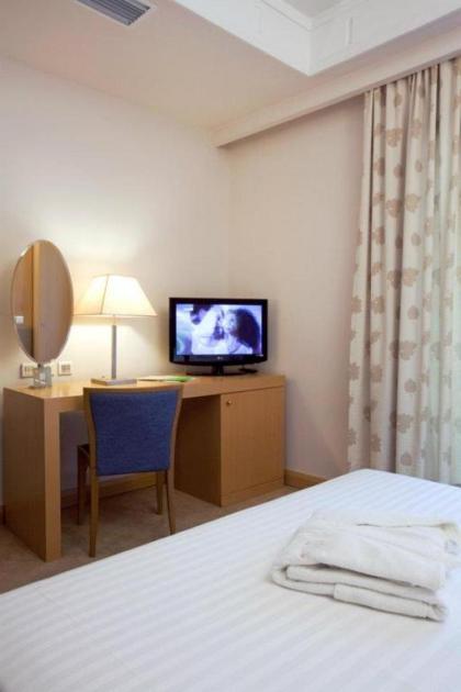 Central Hotel - image 16