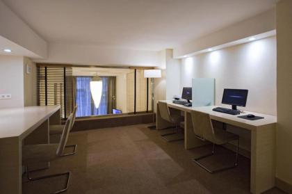 Central Hotel - image 4