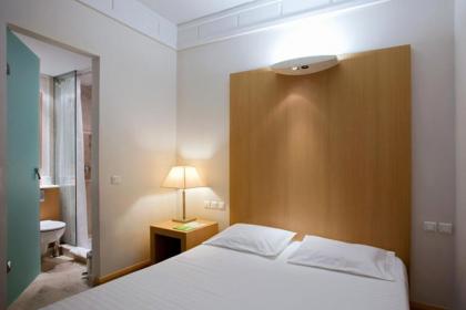 Central Hotel - image 5