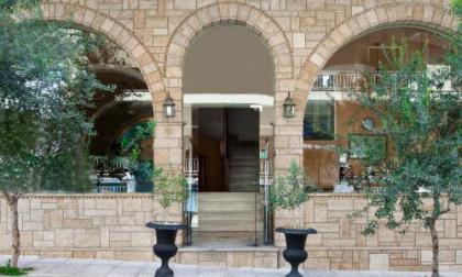 Elizabeth Hotel - image 1