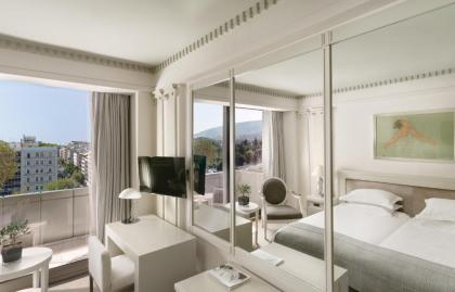 Njv Athens Plaza - image 17