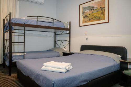 Zorbas Hostel - image 4