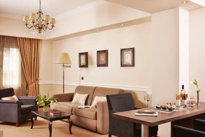 Ava Hotel and Suites - image 14