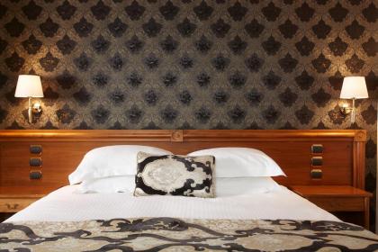 Ava Hotel and Suites - image 16