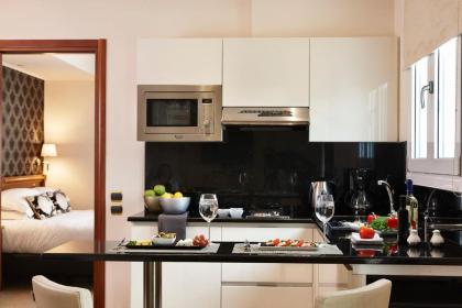 Ava Hotel and Suites - image 20