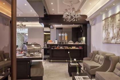 Ava Hotel and Suites - image 4
