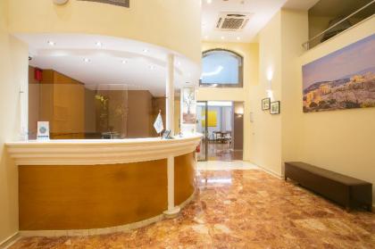 Marina Hotel - image 10