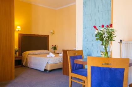 Marina Hotel - image 20
