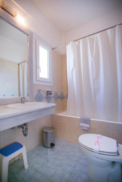 Marina Hotel - image 3