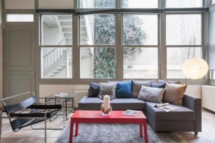 Two Bedroom Apartment in Plaka - image 1