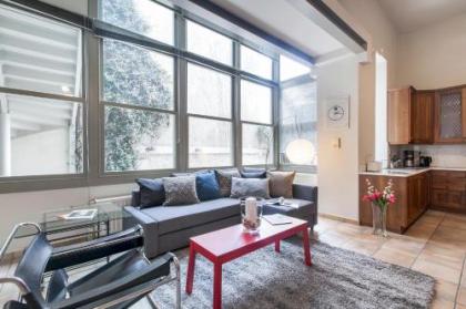 Two Bedroom Apartment in Plaka - image 2