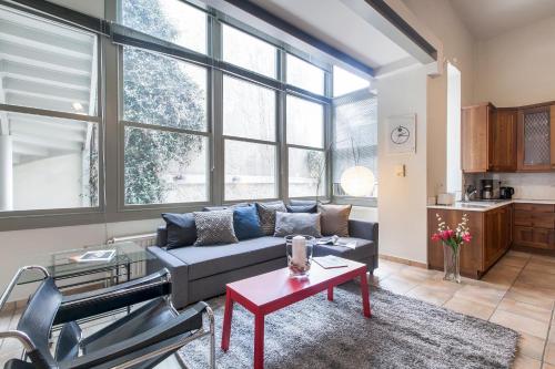 Two Bedroom Apartment in Plaka - image 2