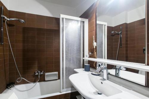 Two Bedroom Apartment in Plaka - image 5