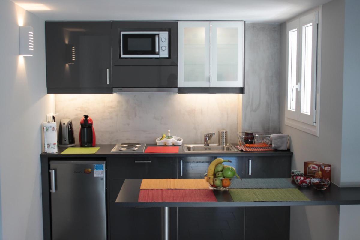 Apartment in the Centre of Athens - image 3