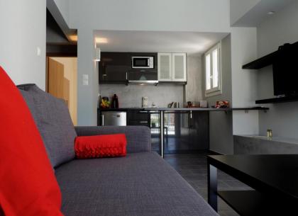 Apartment in the Centre of Athens - image 5