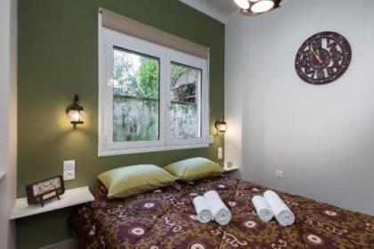 Vintage Apartment in the Heart of Plaka - image 12