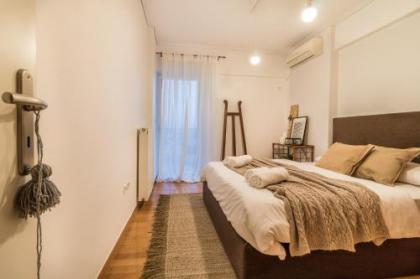 Renovated 3 bedroom apt with Acropolis View - image 14