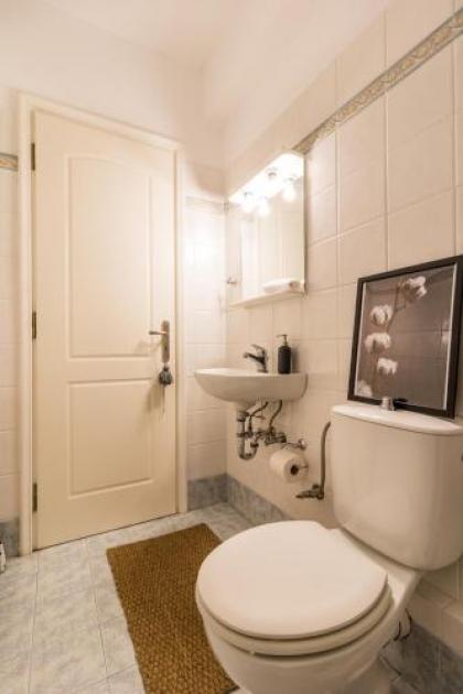Renovated 3 bedroom apt with Acropolis View - image 8