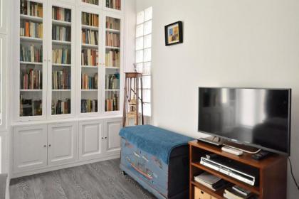 Plaka Elegant Apartment - image 10