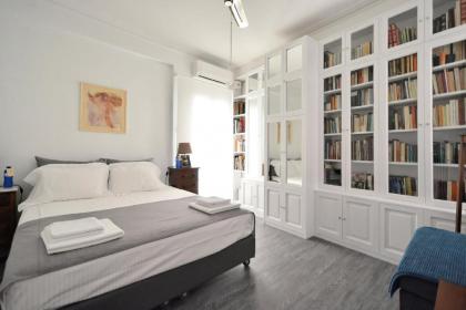 Plaka Elegant Apartment - image 11