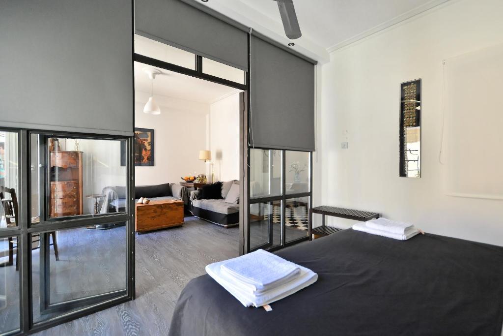 Plaka Elegant Apartment - image 2
