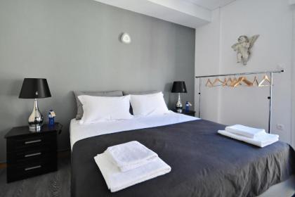 Plaka Elegant Apartment - image 4