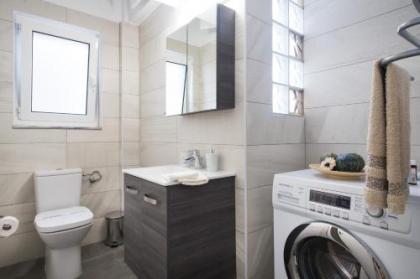 Alexander's Penthouse - image 13