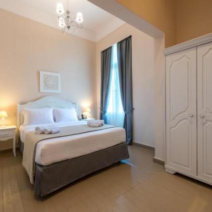 Palladian Home - image 11
