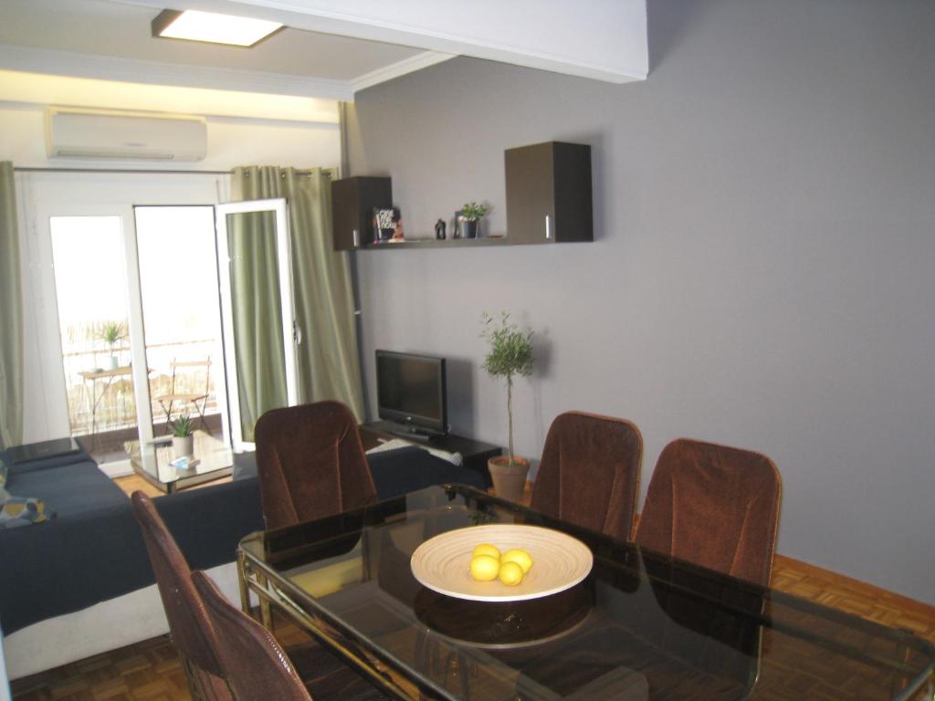 Apartment in the Middle of Everything - main image