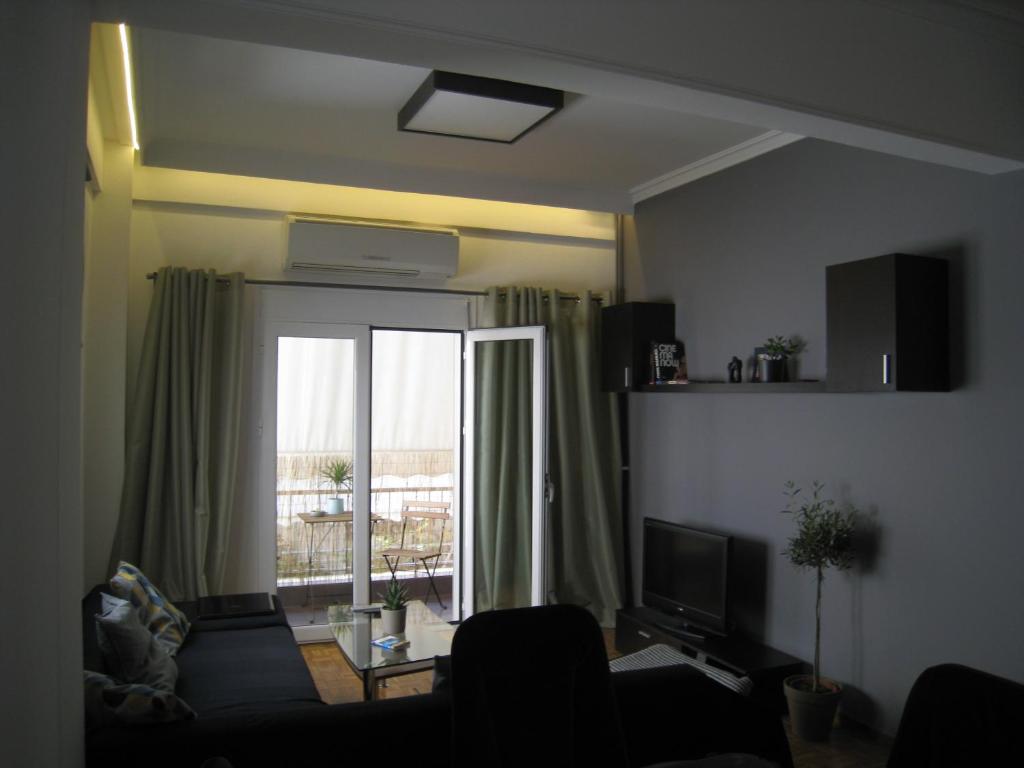 Apartment in the Middle of Everything - image 2
