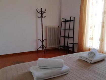 Sfiggos 54 Guest House - image 13